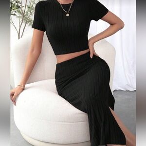 ESSENCE♦️♦️SOLID TOP&SKIRT w SIDE SLIT